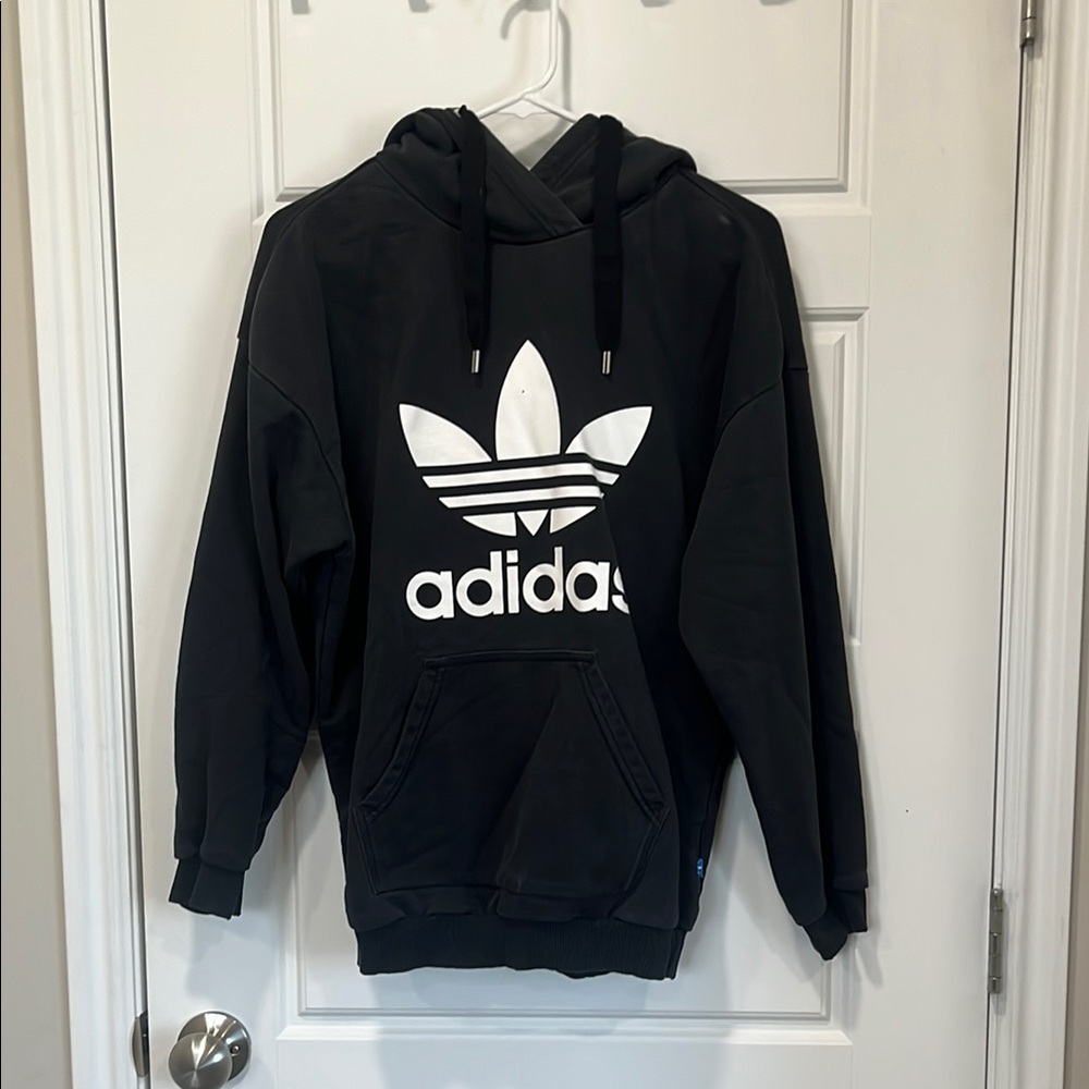 Adidas Black and White Sweater Casual Athletic Wear